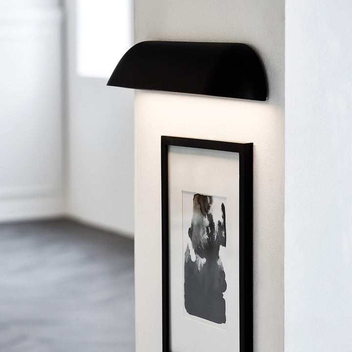 BowLift | Black LED Wall Lamp - Ideal for Outdoors and Indoors