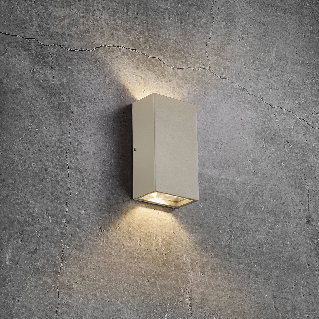Cyrus LED Wall Lamp DimmaBowlifte | Bowlift