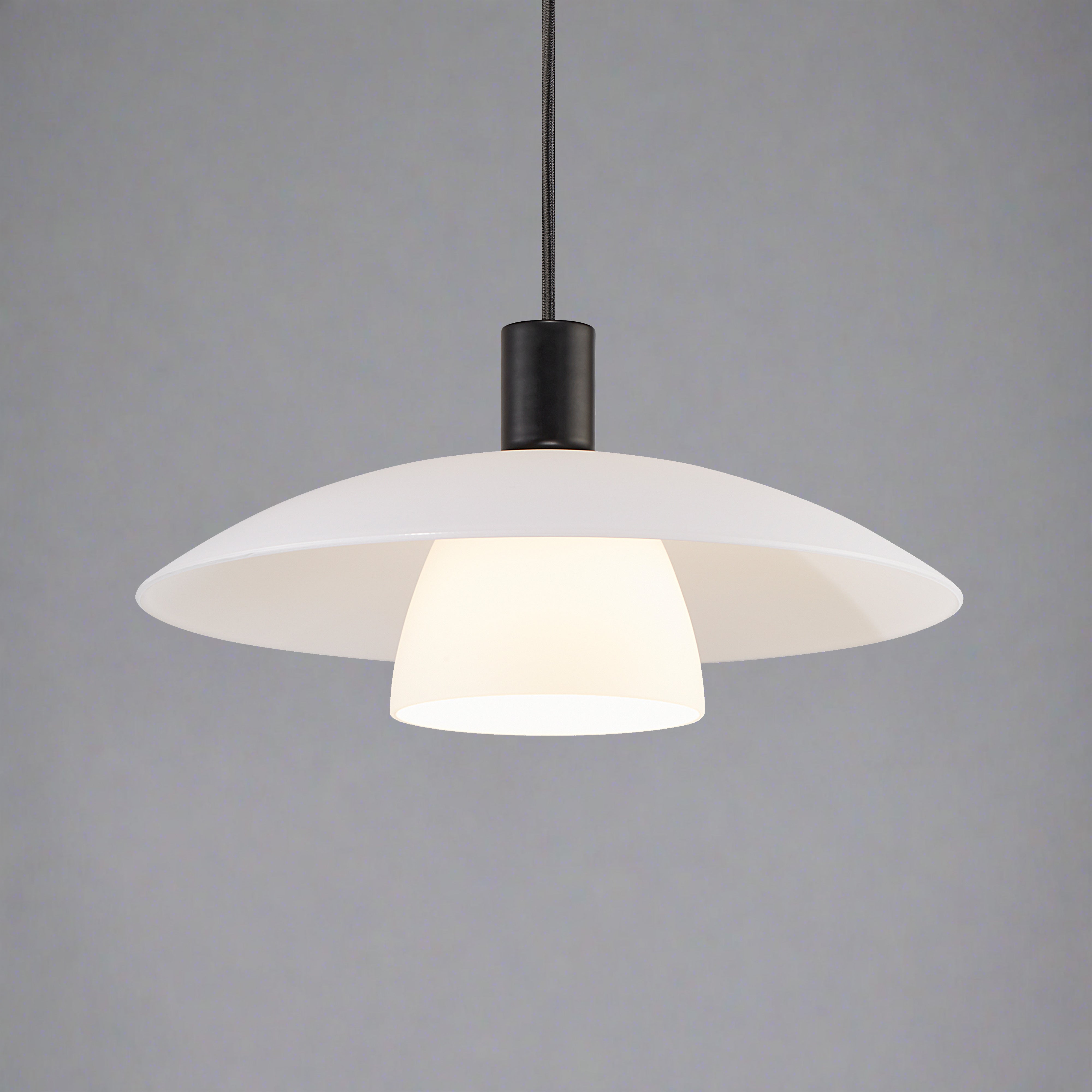 BowLift | Elegant lamp with timeless design