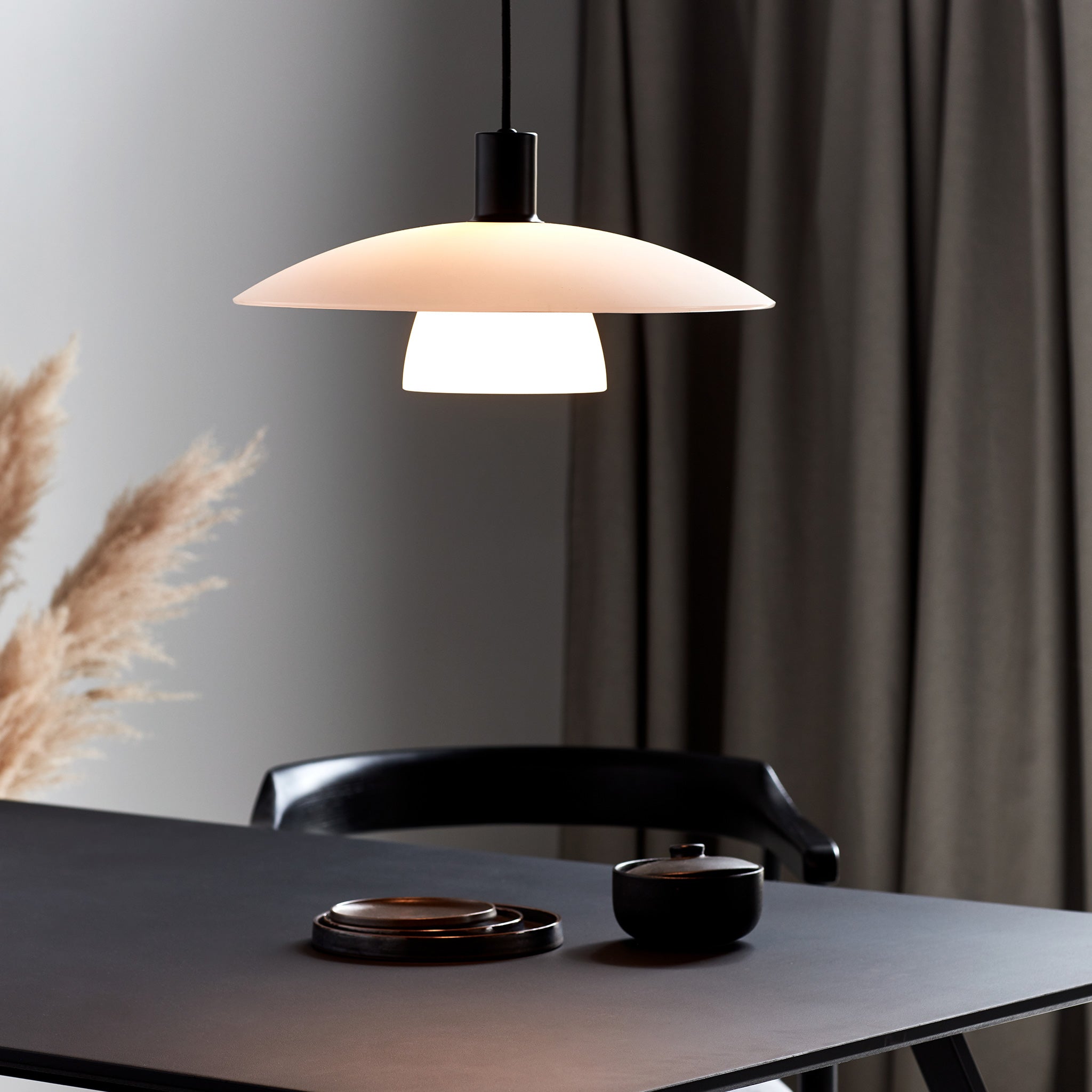 BowLift | Elegant lamp with timeless design