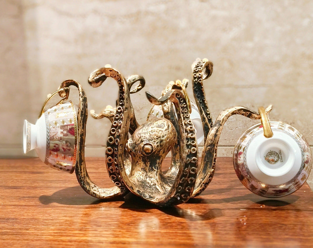 Kraken - Octopus Design Rustic Cruch Holder Bowlift