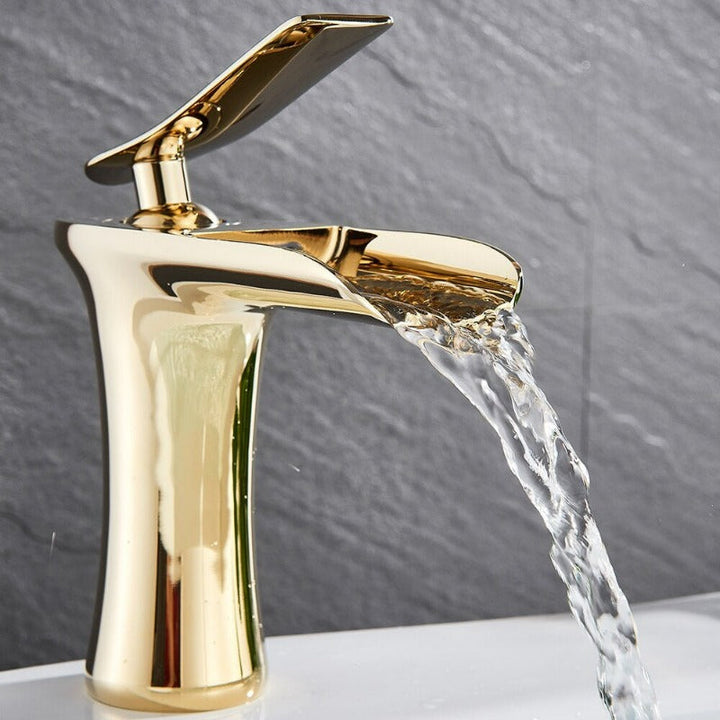 BowLift | Modern Waterfall Bathroom Tap – Stylish Design & Elegant Water Flow