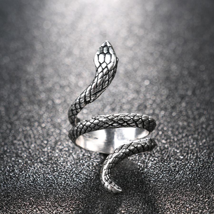 Covet - Serpentine Ring | Bowlift