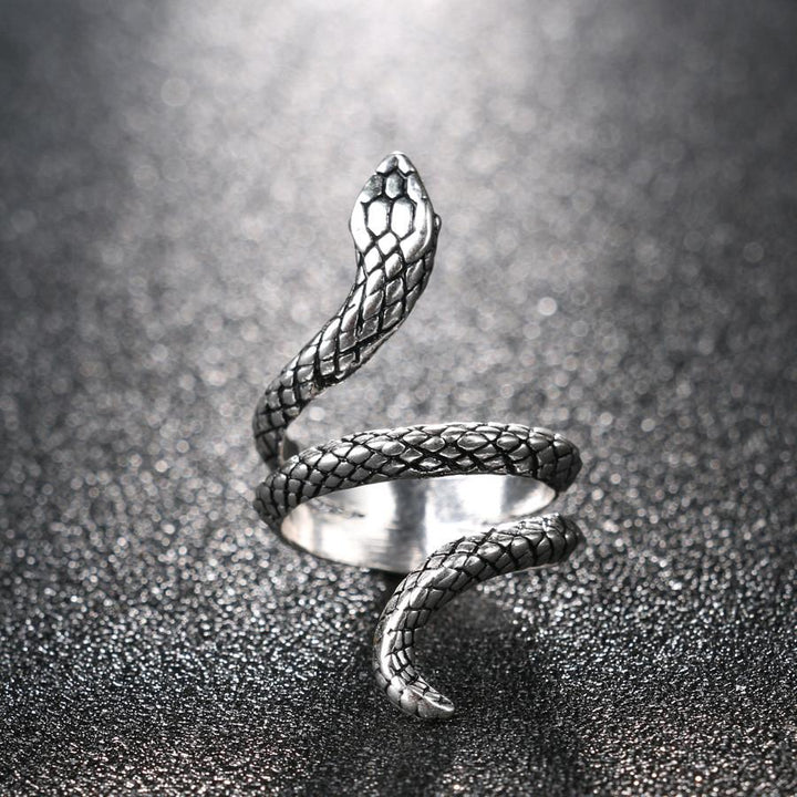 Covet - Serpentine Ring | Bowlift