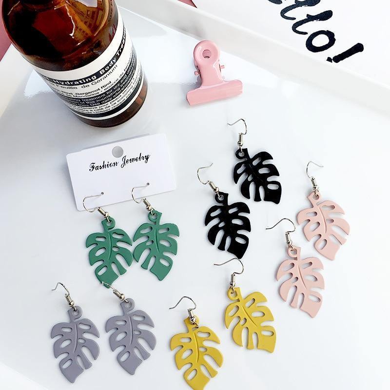 BowLift | NatureChic Monstera Earrings | Dangle Style | Timeless Jewelry