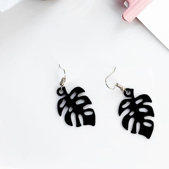BowLift | NatureChic Monstera Earrings | Dangle Style | Timeless Jewelry
