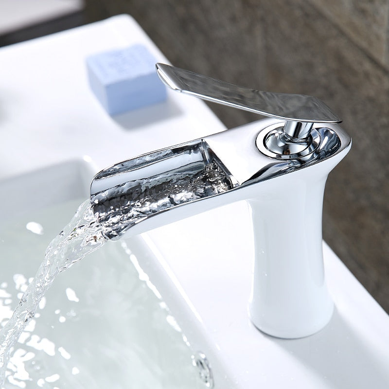 BowLift | Modern Waterfall Bathroom Tap – Stylish Design & Elegant Water Flow