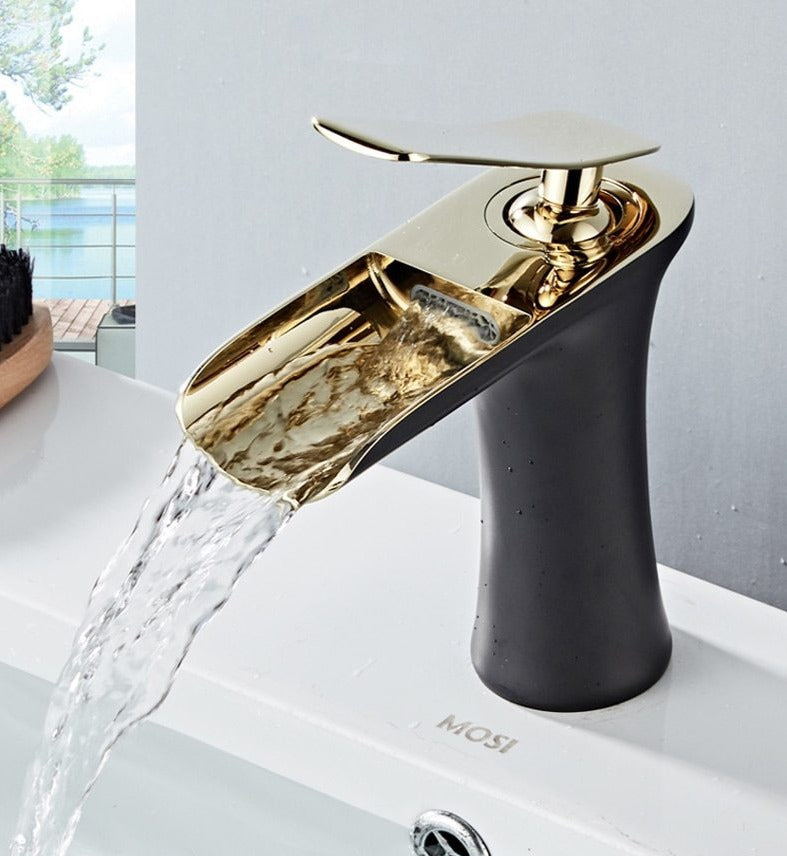 BowLift | Modern Waterfall Bathroom Tap – Stylish Design & Elegant Water Flow