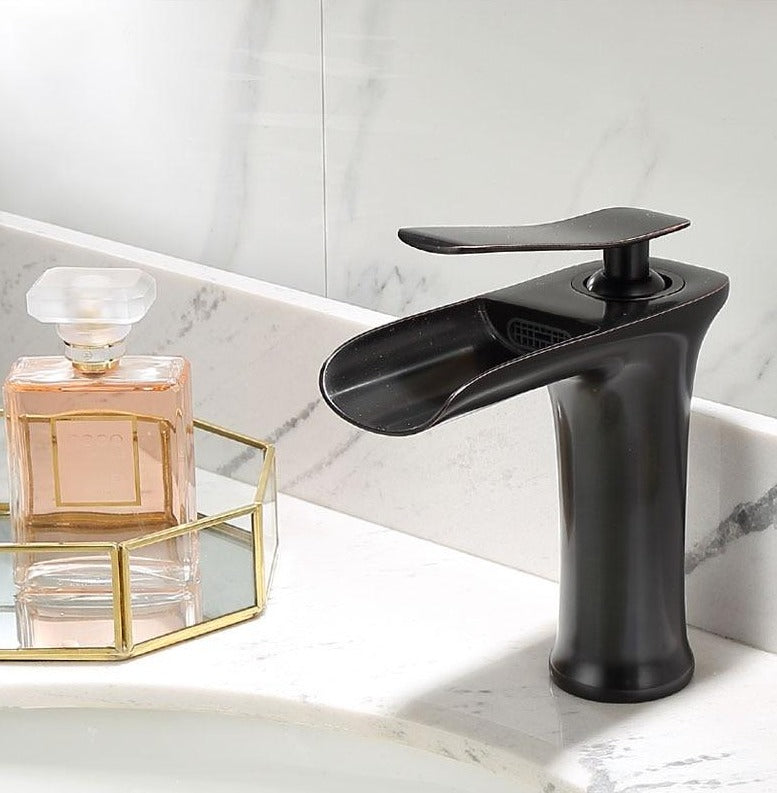 BowLift | Modern Waterfall Bathroom Tap – Stylish Design & Elegant Water Flow