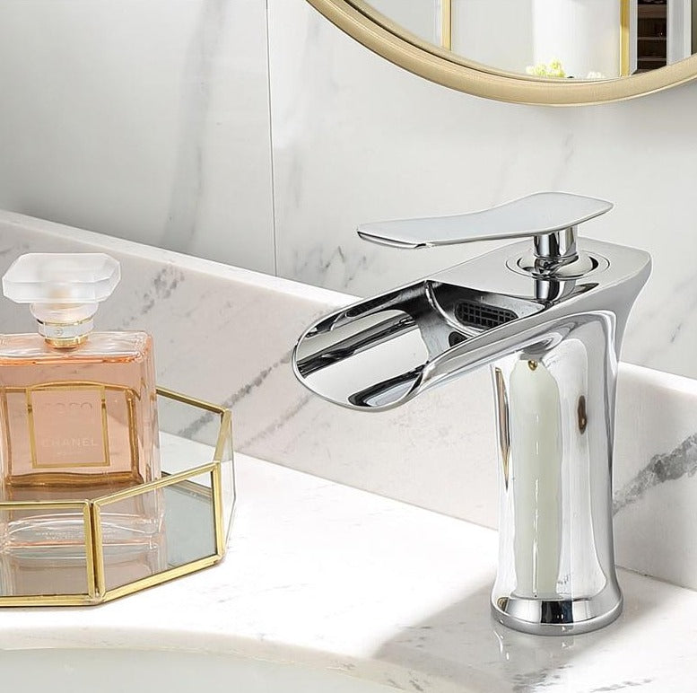 BowLift | Modern Waterfall Bathroom Tap – Stylish Design & Elegant Water Flow