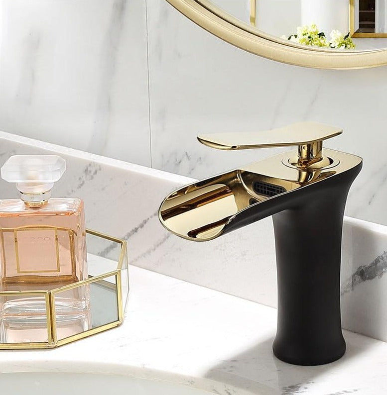 BowLift | Modern Waterfall Bathroom Tap – Stylish Design & Elegant Water Flow
