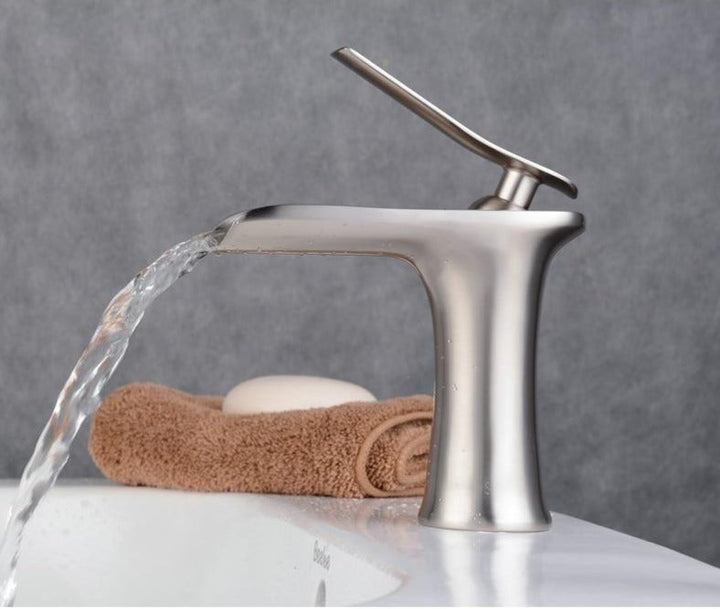BowLift | Modern Waterfall Bathroom Tap – Stylish Design & Elegant Water Flow