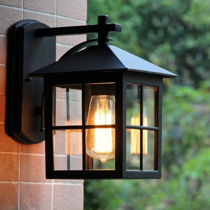 BowLift | Classic Outdoor Wall Lamp