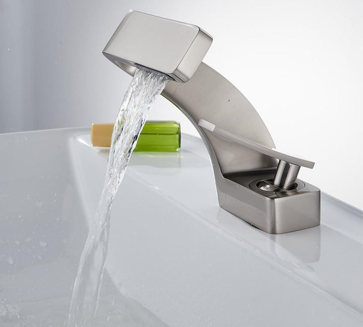 Everest - Modern Curved Faucet │ Daring and Refined Design | Bowlift
