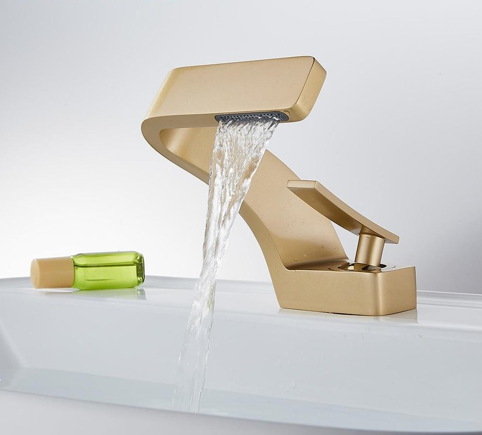 Everest - Modern Curved Faucet │ Daring and Refined Design | Bowlift