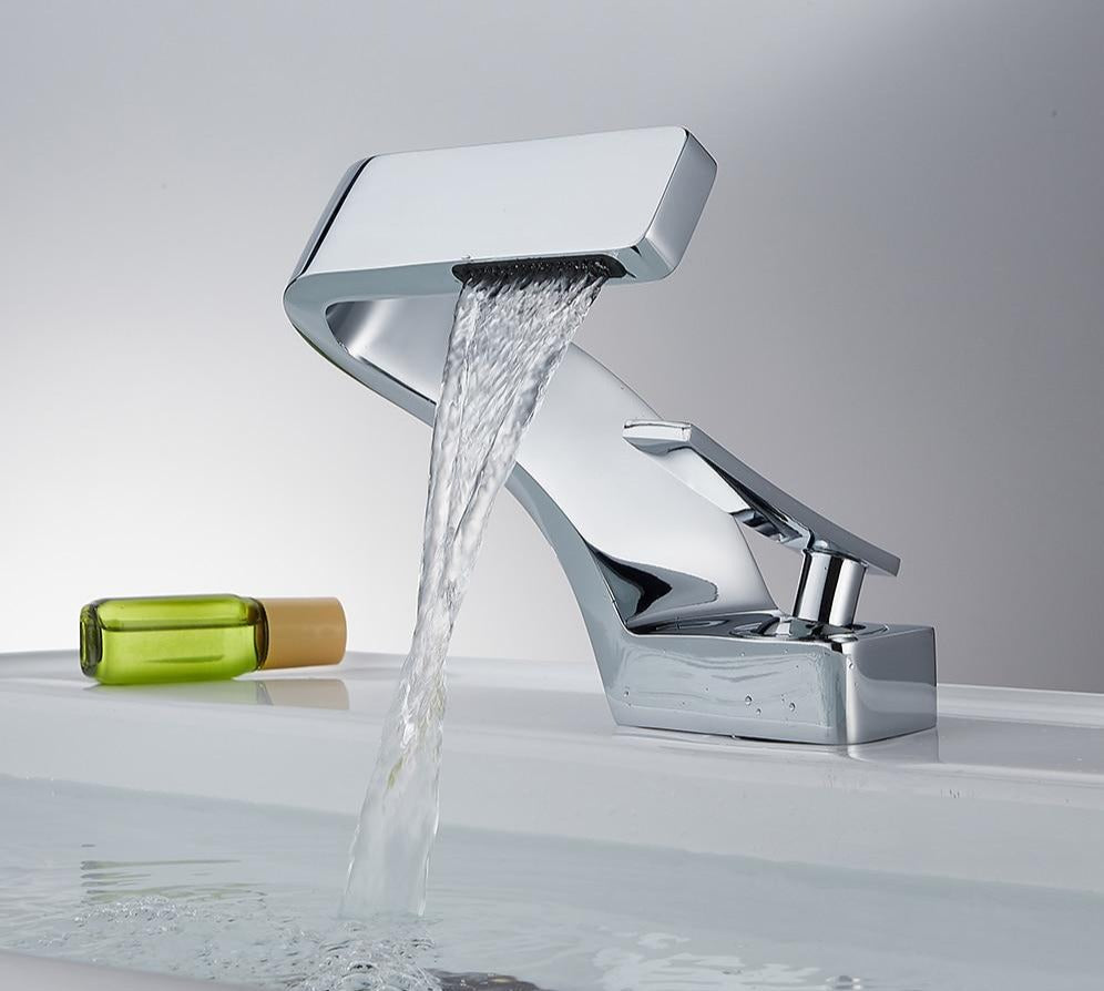 Everest - Modern Curved Faucet │ Daring and Refined Design | Bowlift