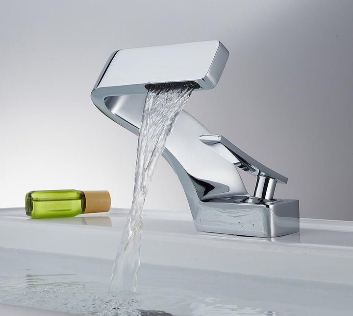 Everest - Modern Curved Faucet │ Daring and Refined Design | Bowlift