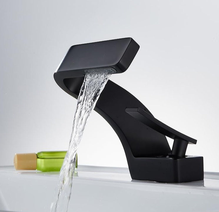Everest - Modern Curved Faucet │ Daring and Refined Design | Bowlift