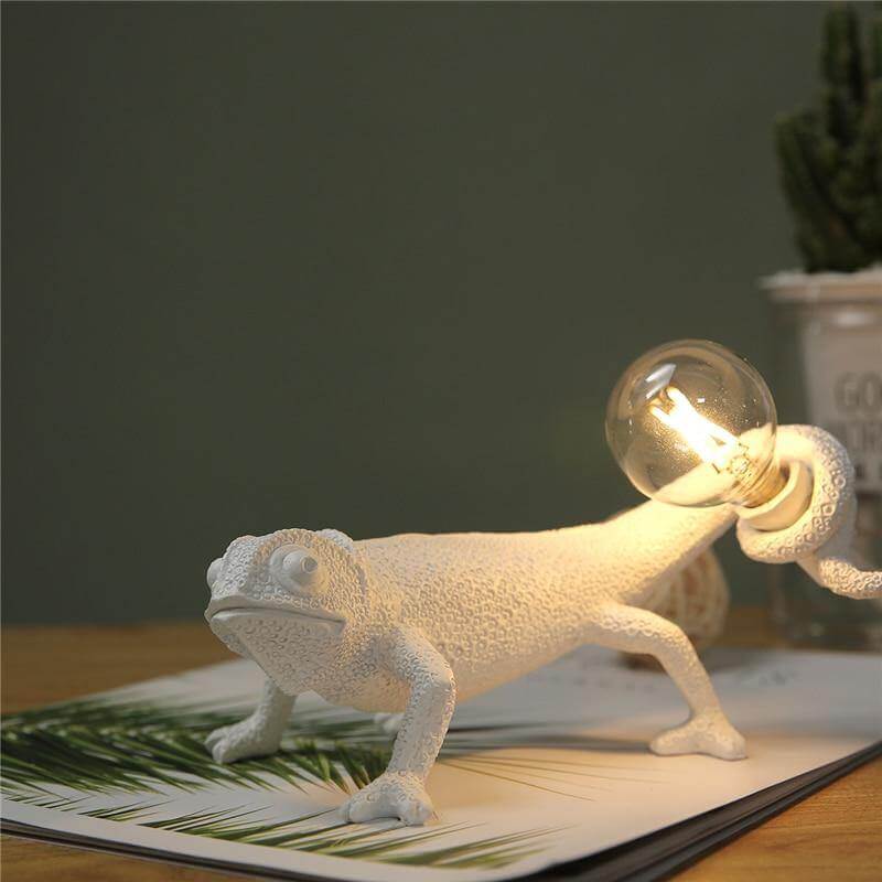 Nordic Modern Chameleon Lizard Desk Light | Bowlift