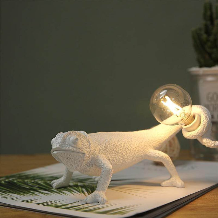 Nordic Modern Chameleon Lizard Desk Light | Bowlift