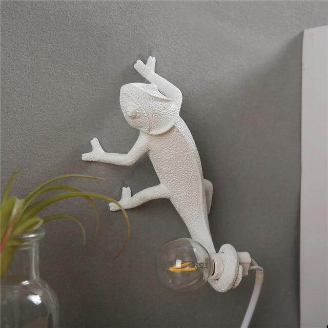 Nordic Modern Chameleon Lizard Desk Light | Bowlift
