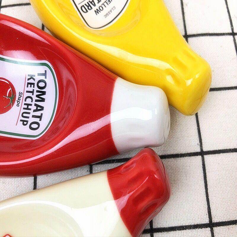 BowLift | Ceramic Sauce Bottle Plate