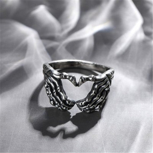 BowLift | Retro Skull Heart Ring