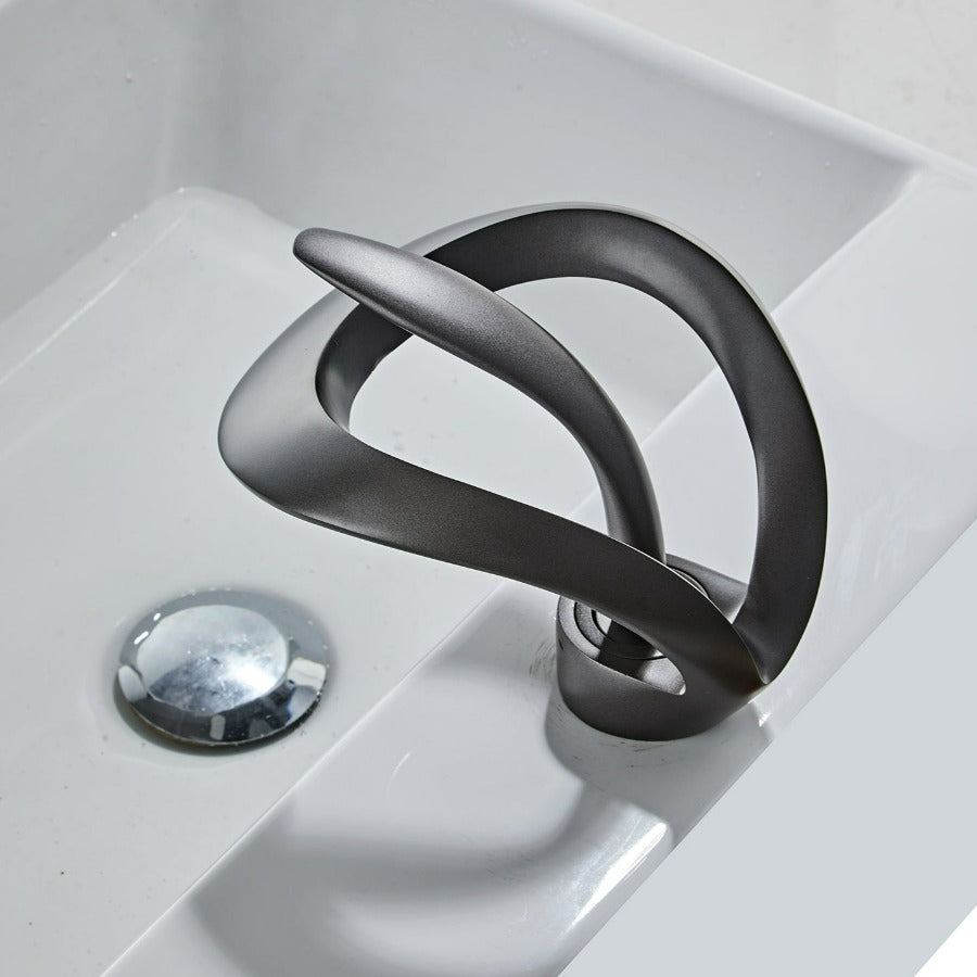 BowLift | Modern curved bathroom faucet