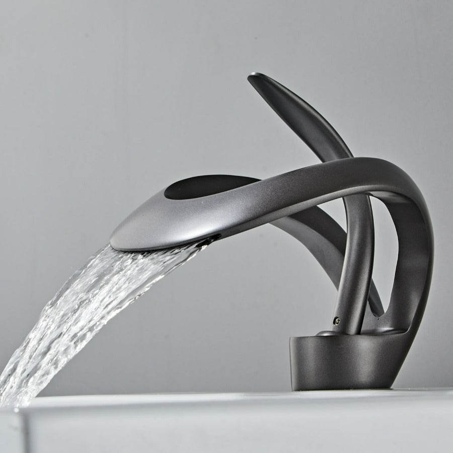 BowLift | Modern curved bathroom faucet