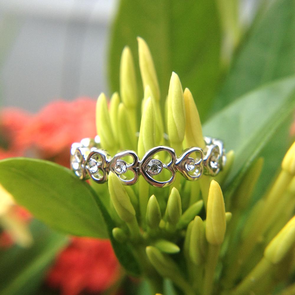 Crystal Heart Chain Ring | Bowlift