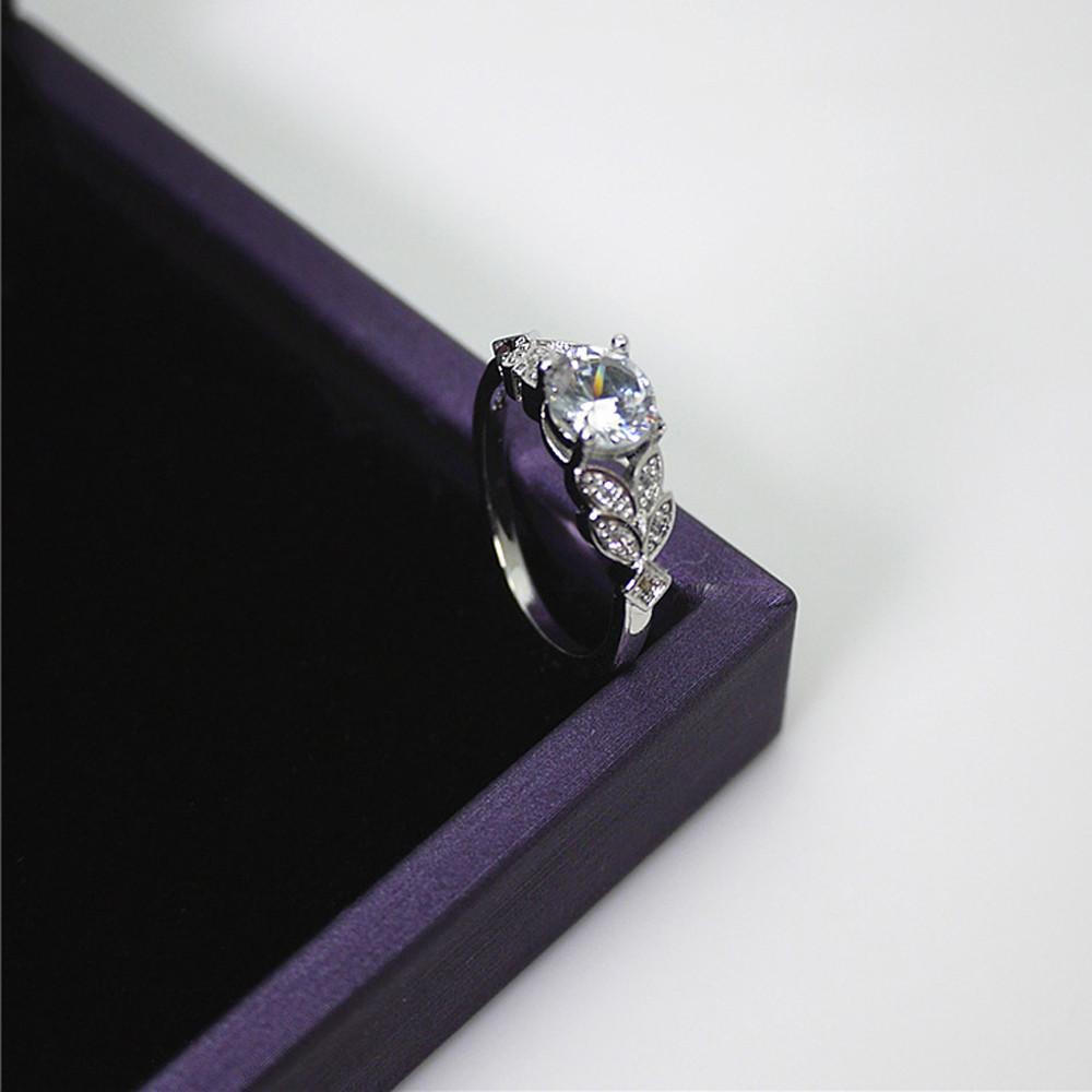 Crystal Center Flower Ring | Bowlift