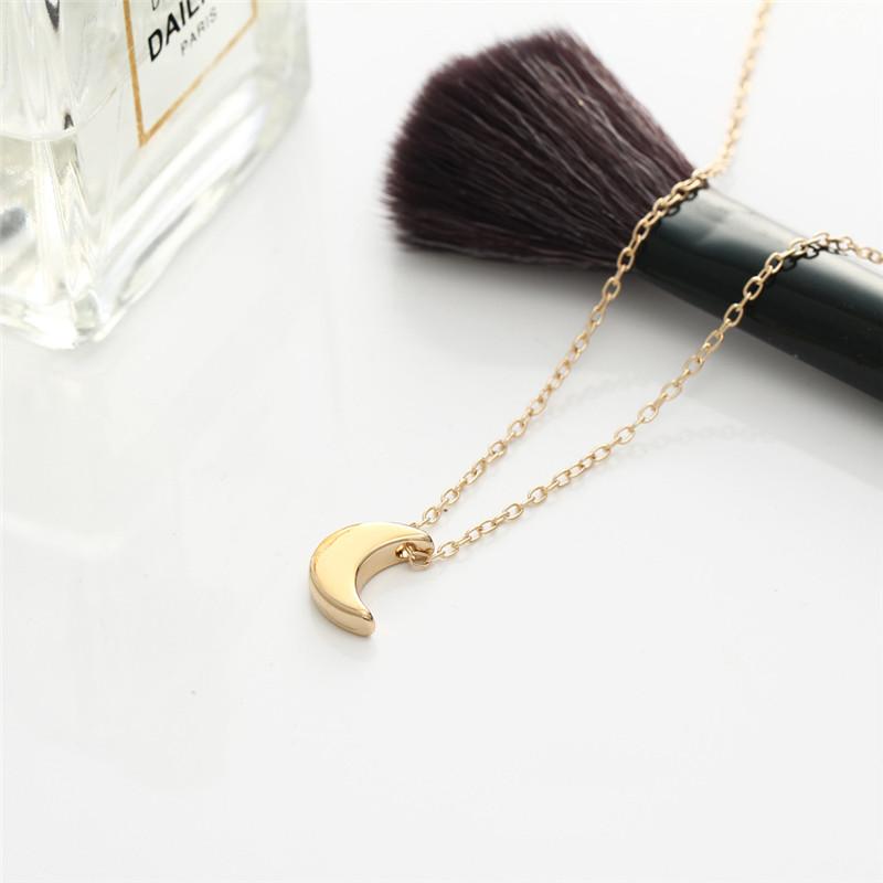 Mini Crescent Moon Pendant Necklace | Bowlift