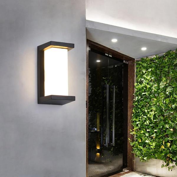 BowLift | Vertical LED Outdoor Light