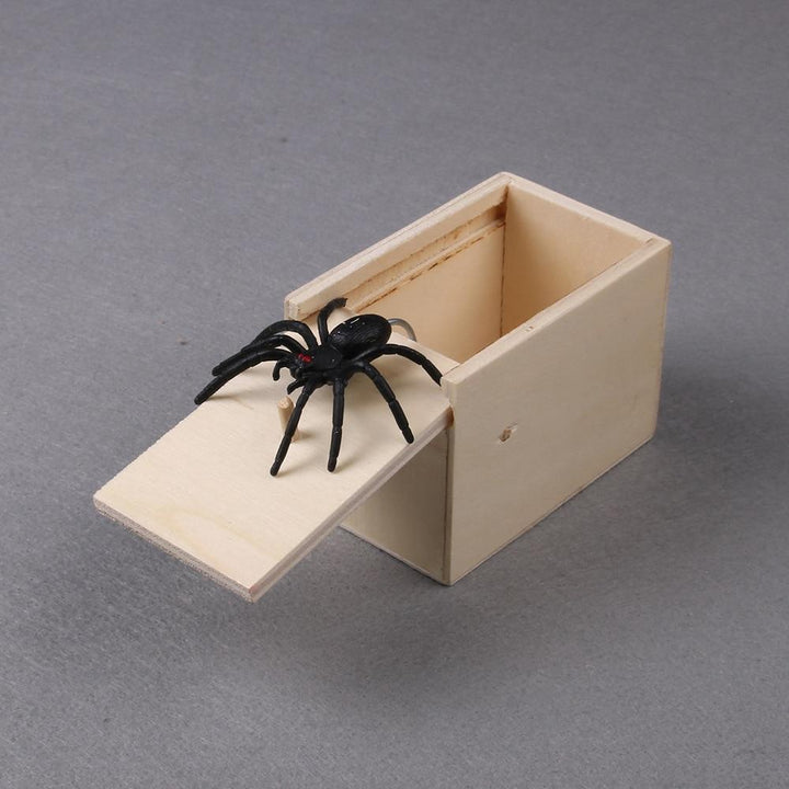 Jumping Spider Prank Box | Bowlift