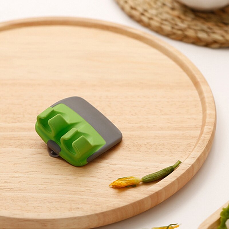 BowLift | Protective Vegetable Peeler – FingerGuard