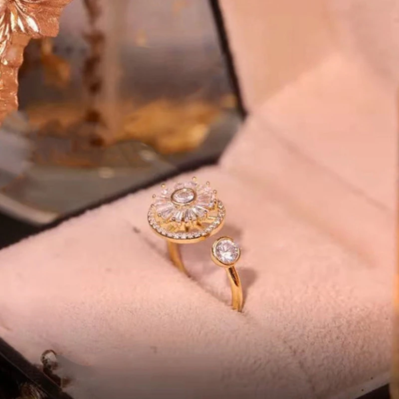 BowLift | Blooming Flower Rotating Ring