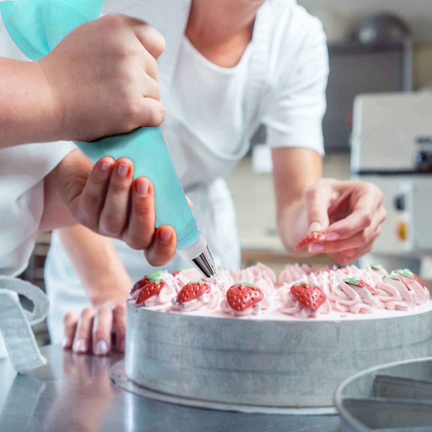 BowLift | Reusable Cake Piping Bags and Nozzles Set
