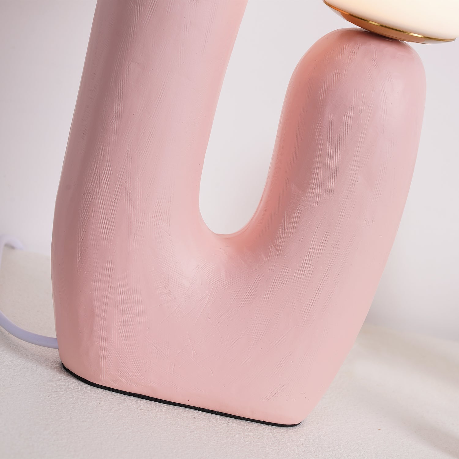 BowLift | Contemporary Style Table Lamp with Natural Accent