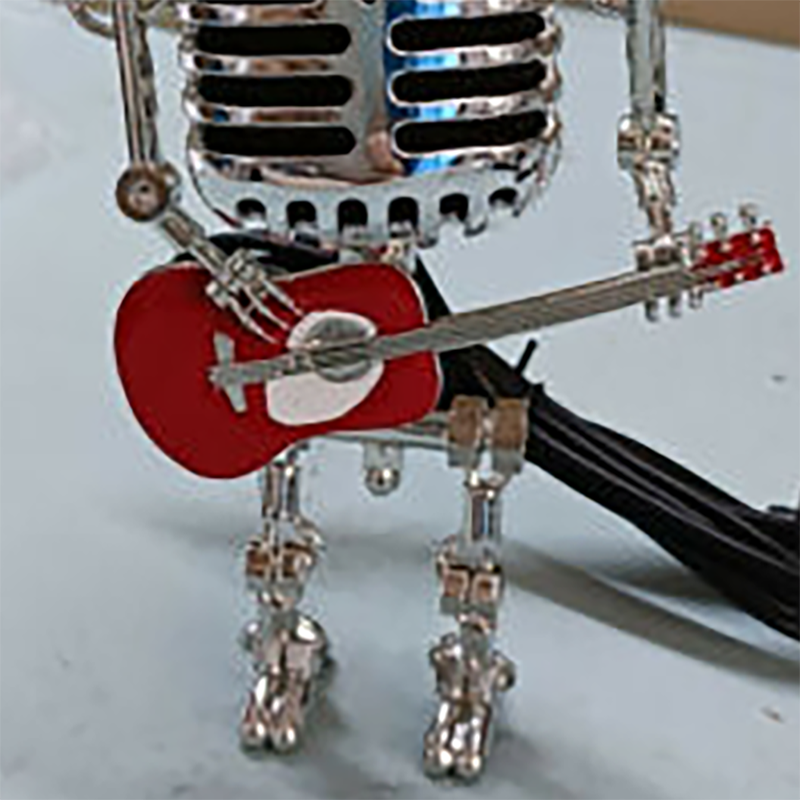 BowLift | Retro Microphone Robot