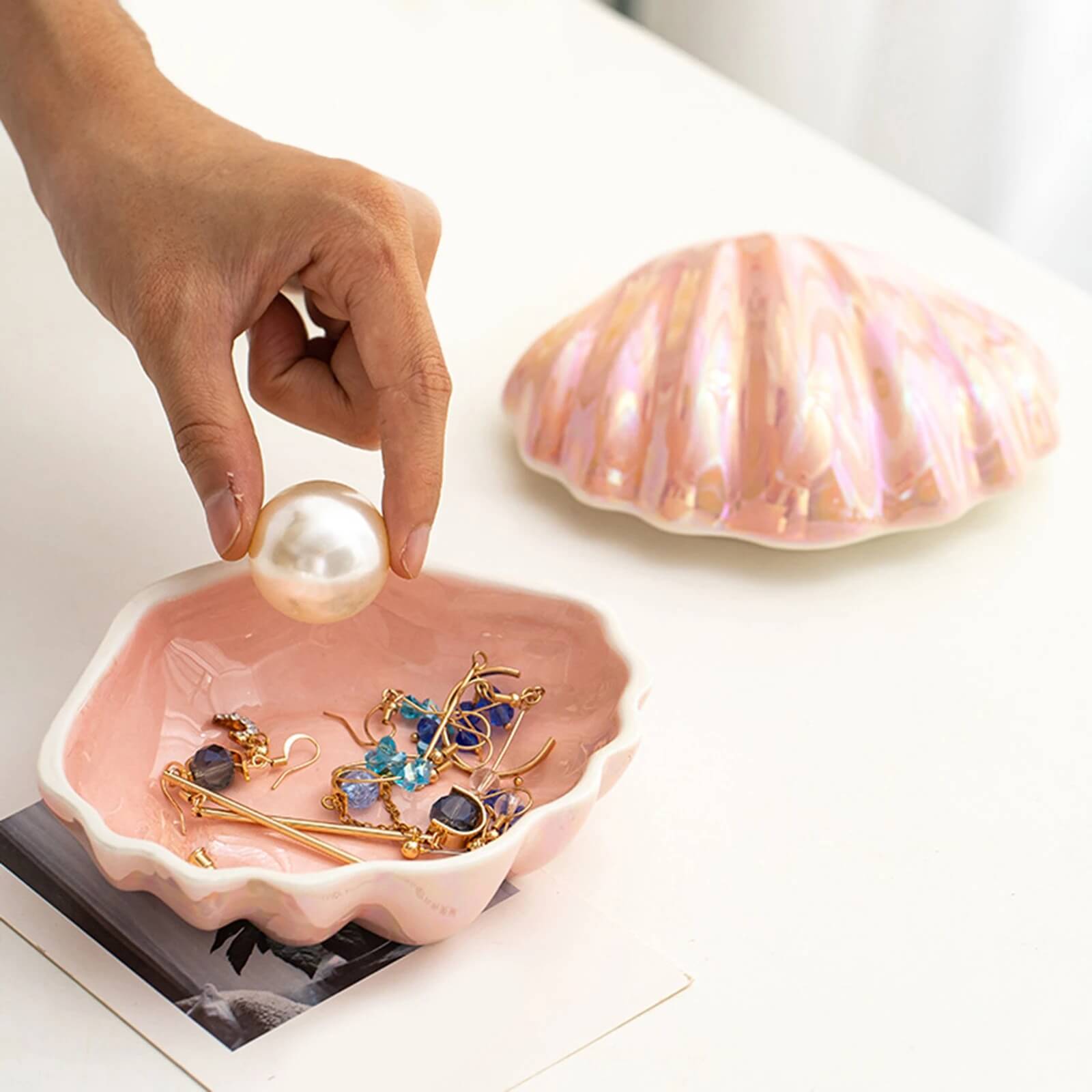 BowLift | Clam Shell Ceramic Jewelry Storage
