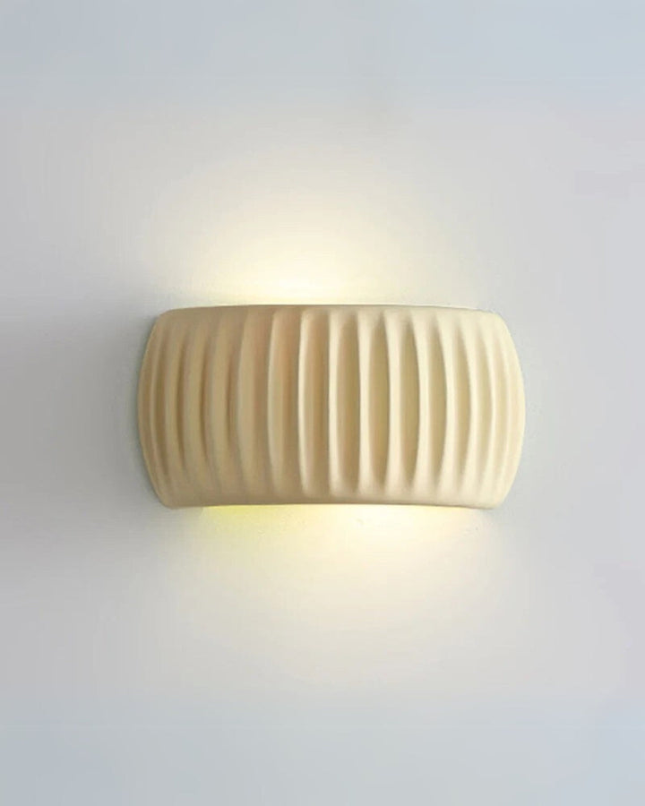 BowLift | Designer Wall Lamp with Wavy Accent