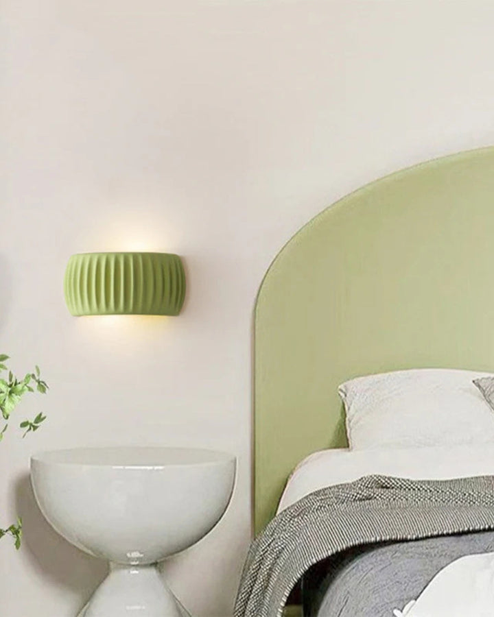 BowLift | Designer Wall Lamp with Wavy Accent