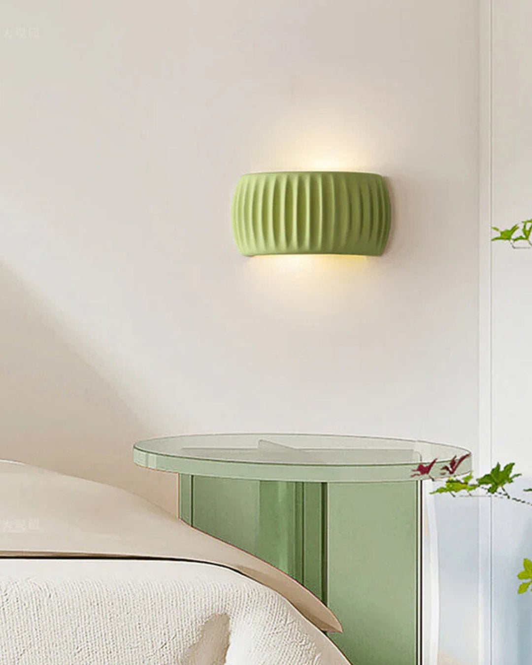 BowLift | Designer Wall Lamp with Wavy Accent