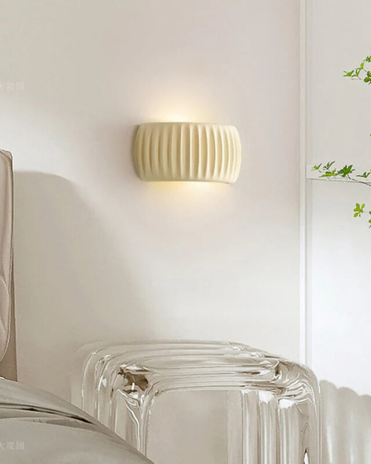 BowLift | Designer Wall Lamp with Wavy Accent
