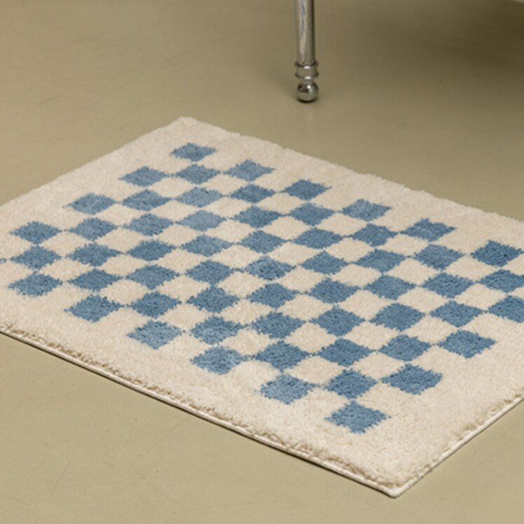 BowLift | Soft, fluffy bathroom rug with check pattern