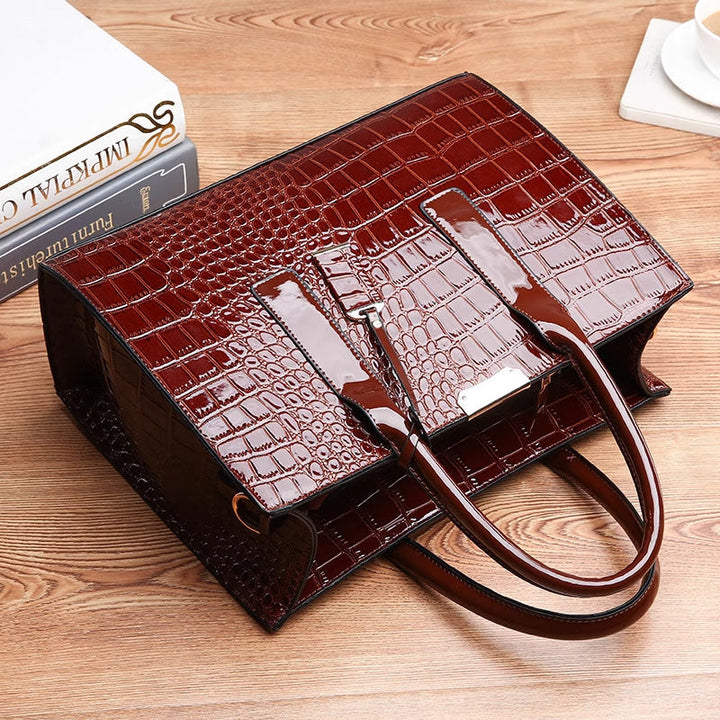 BowLift | Bag with crocodile embossing.