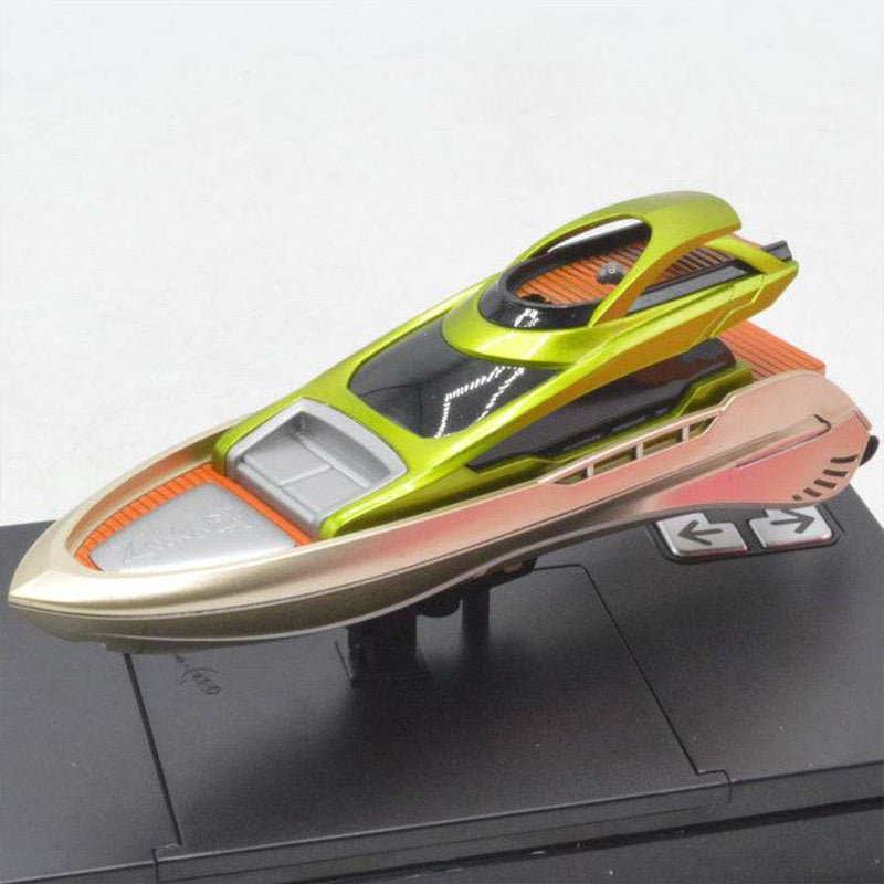 BowLift | Mini 2.4G RC high-speed boat with LED lights