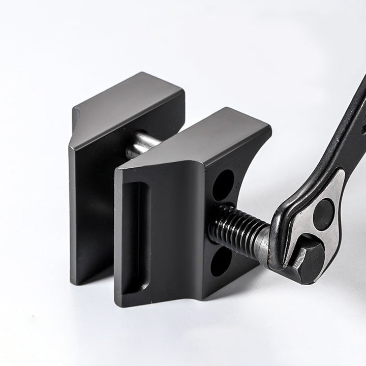 BowLift | Tool set for separation and expansion of the car's strut assembly