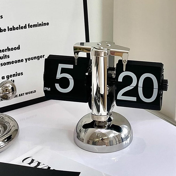 BowLift | Modern, digital, mechanical vintage watch with internal gear drive