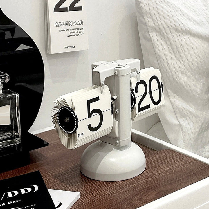 BowLift | Modern, digital, mechanical vintage watch with internal gear drive